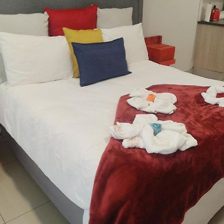 Atterbury Self Catering Studios Pretoria Bagian luar foto