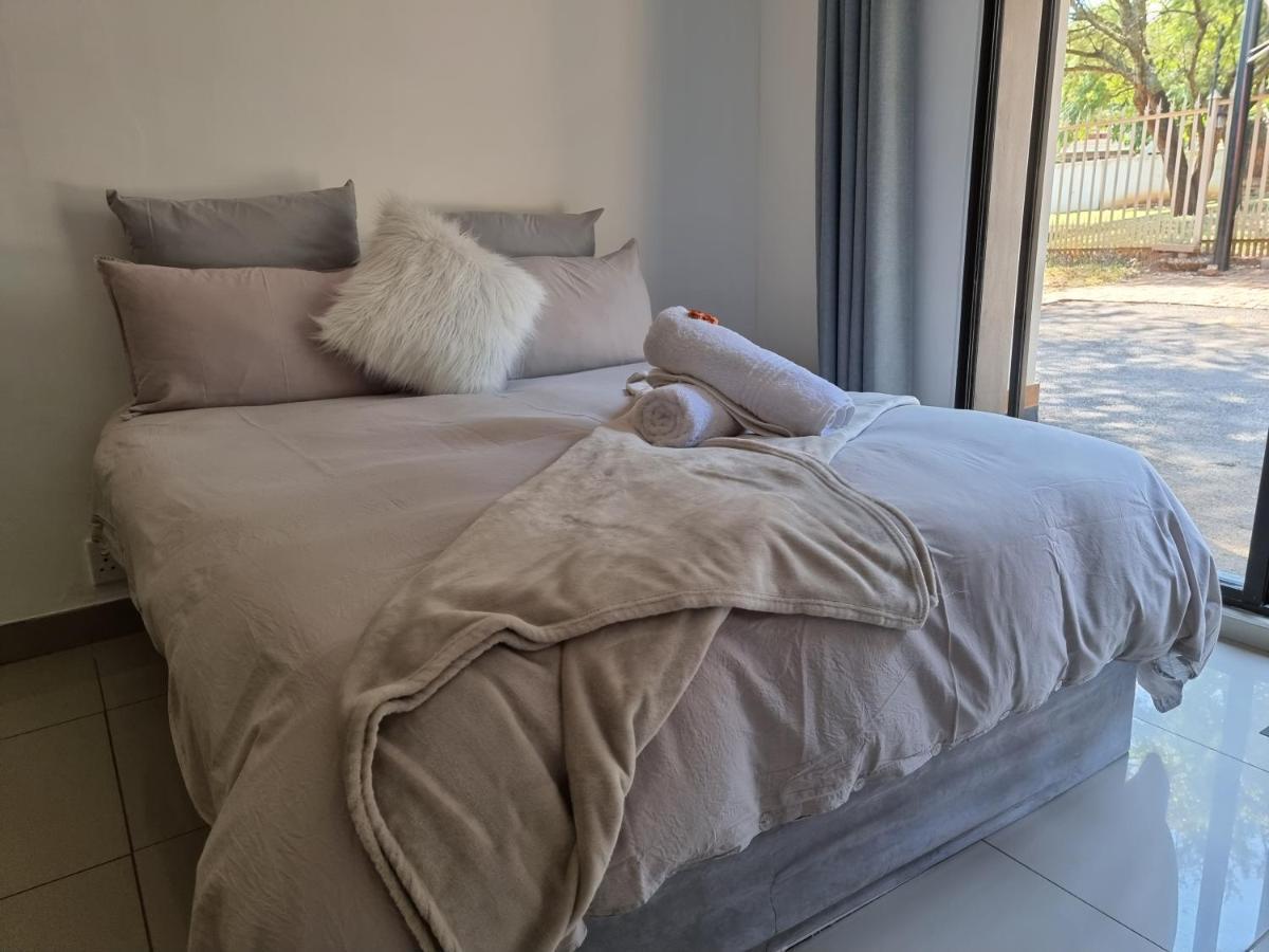 Atterbury Self Catering Studios Pretoria Bagian luar foto