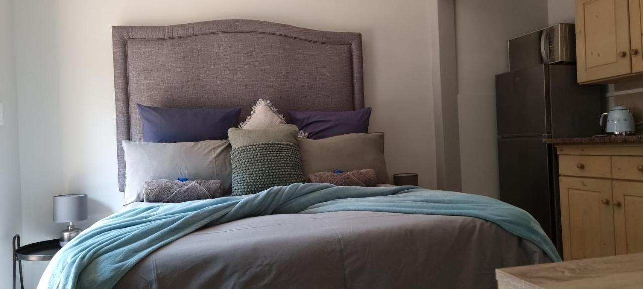 Atterbury Self Catering Studios Pretoria Bagian luar foto