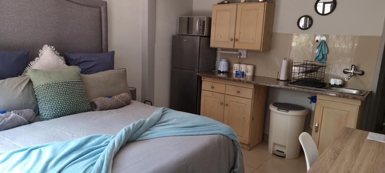 Atterbury Self Catering Studios Pretoria Bagian luar foto