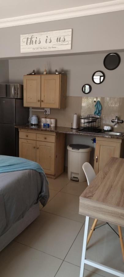 Atterbury Self Catering Studios Pretoria Bagian luar foto