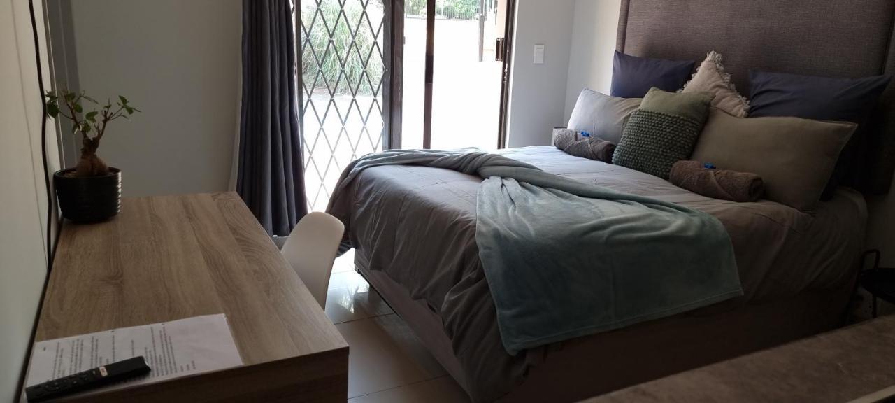 Atterbury Self Catering Studios Pretoria Bagian luar foto