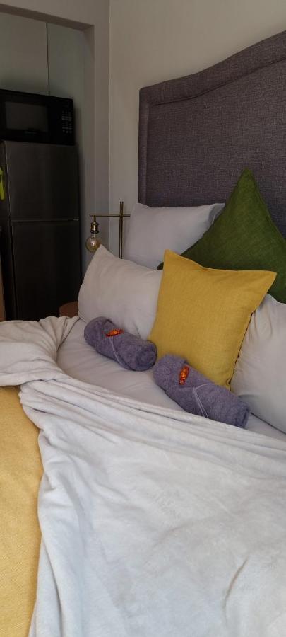 Atterbury Self Catering Studios Pretoria Bagian luar foto