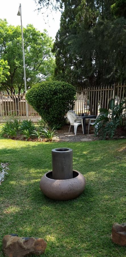 Atterbury Self Catering Studios Pretoria Bagian luar foto
