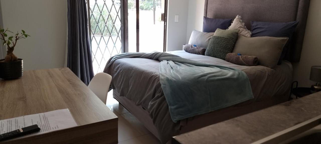 Atterbury Self Catering Studios Pretoria Bagian luar foto
