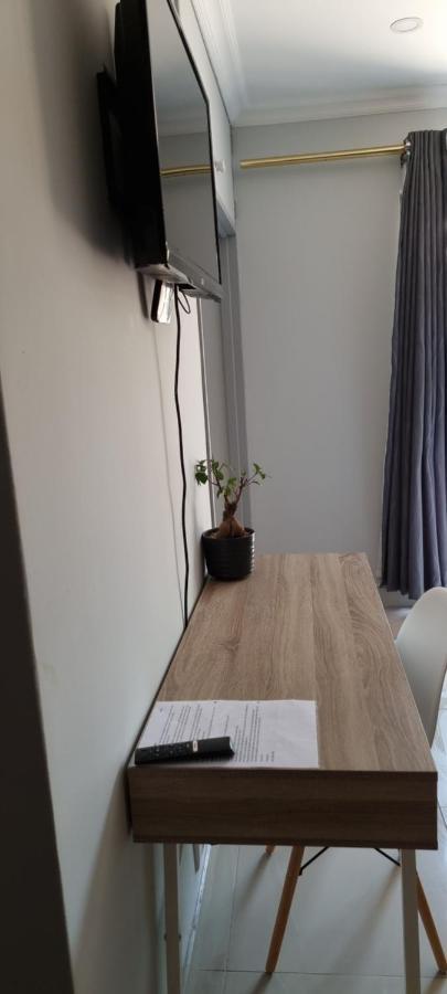 Atterbury Self Catering Studios Pretoria Bagian luar foto