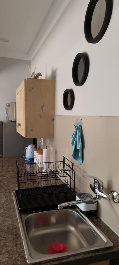 Atterbury Self Catering Studios Pretoria Bagian luar foto