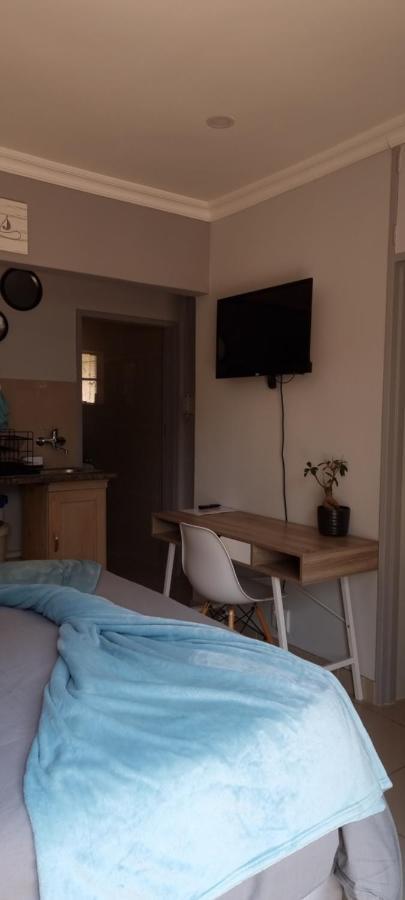 Atterbury Self Catering Studios Pretoria Bagian luar foto