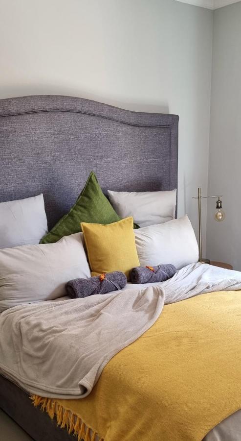 Atterbury Self Catering Studios Pretoria Bagian luar foto