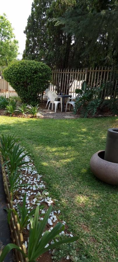 Atterbury Self Catering Studios Pretoria Bagian luar foto