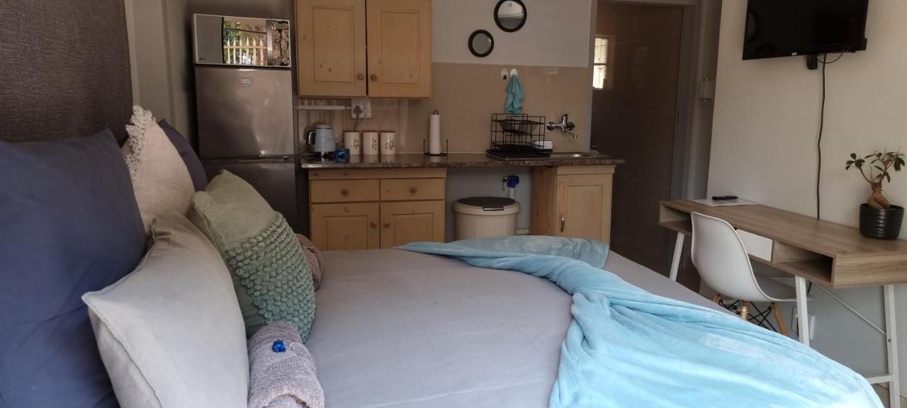 Atterbury Self Catering Studios Pretoria Bagian luar foto