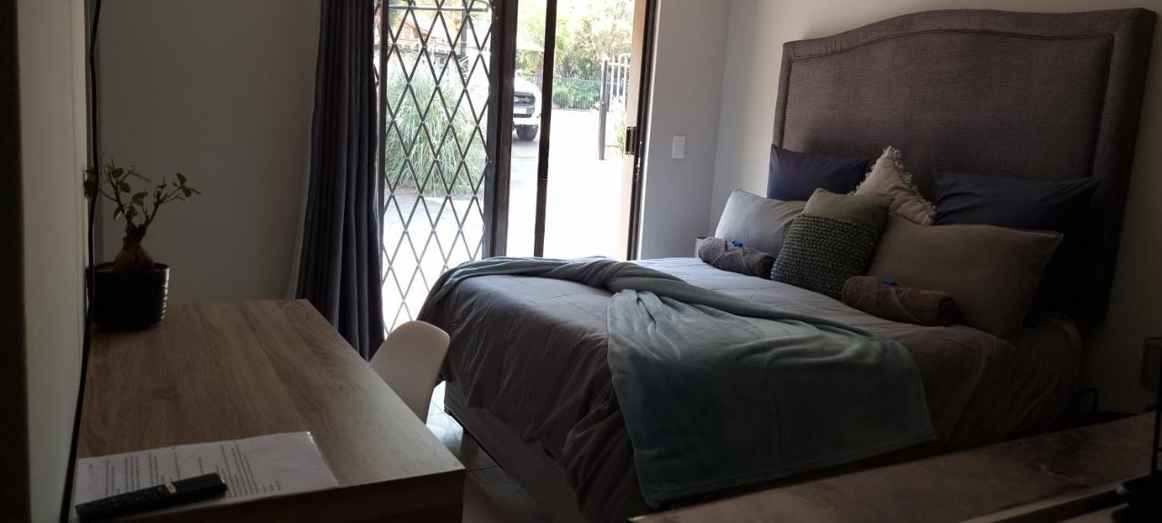 Atterbury Self Catering Studios Pretoria Bagian luar foto