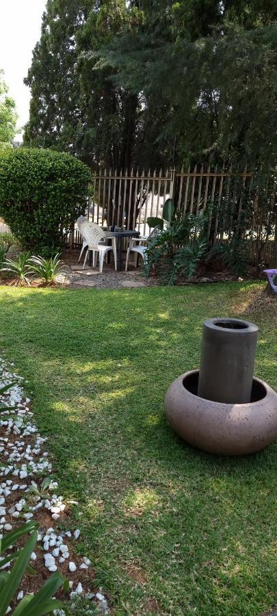 Atterbury Self Catering Studios Pretoria Bagian luar foto
