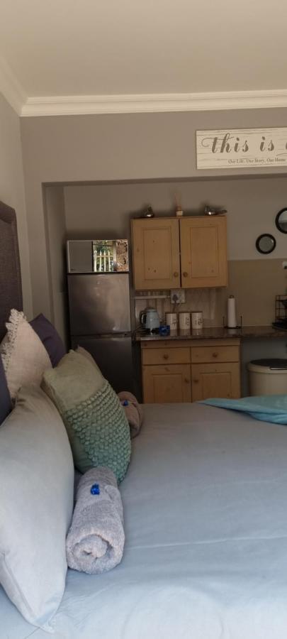 Atterbury Self Catering Studios Pretoria Bagian luar foto