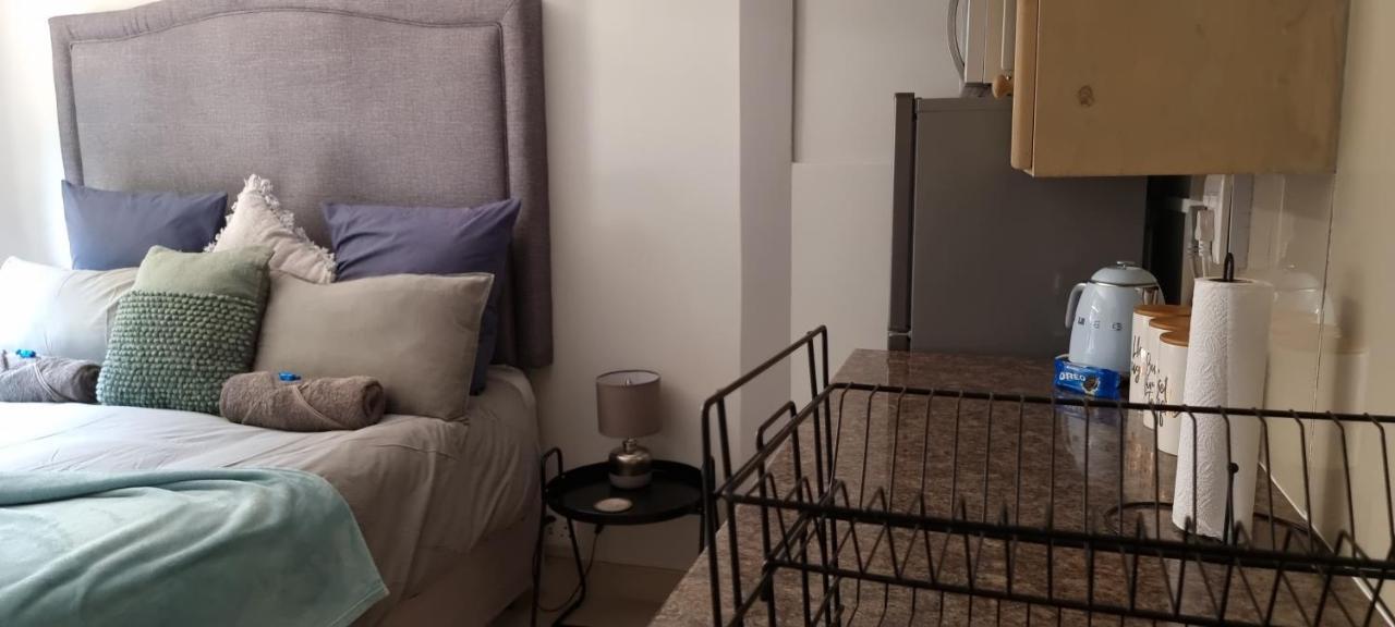 Atterbury Self Catering Studios Pretoria Bagian luar foto
