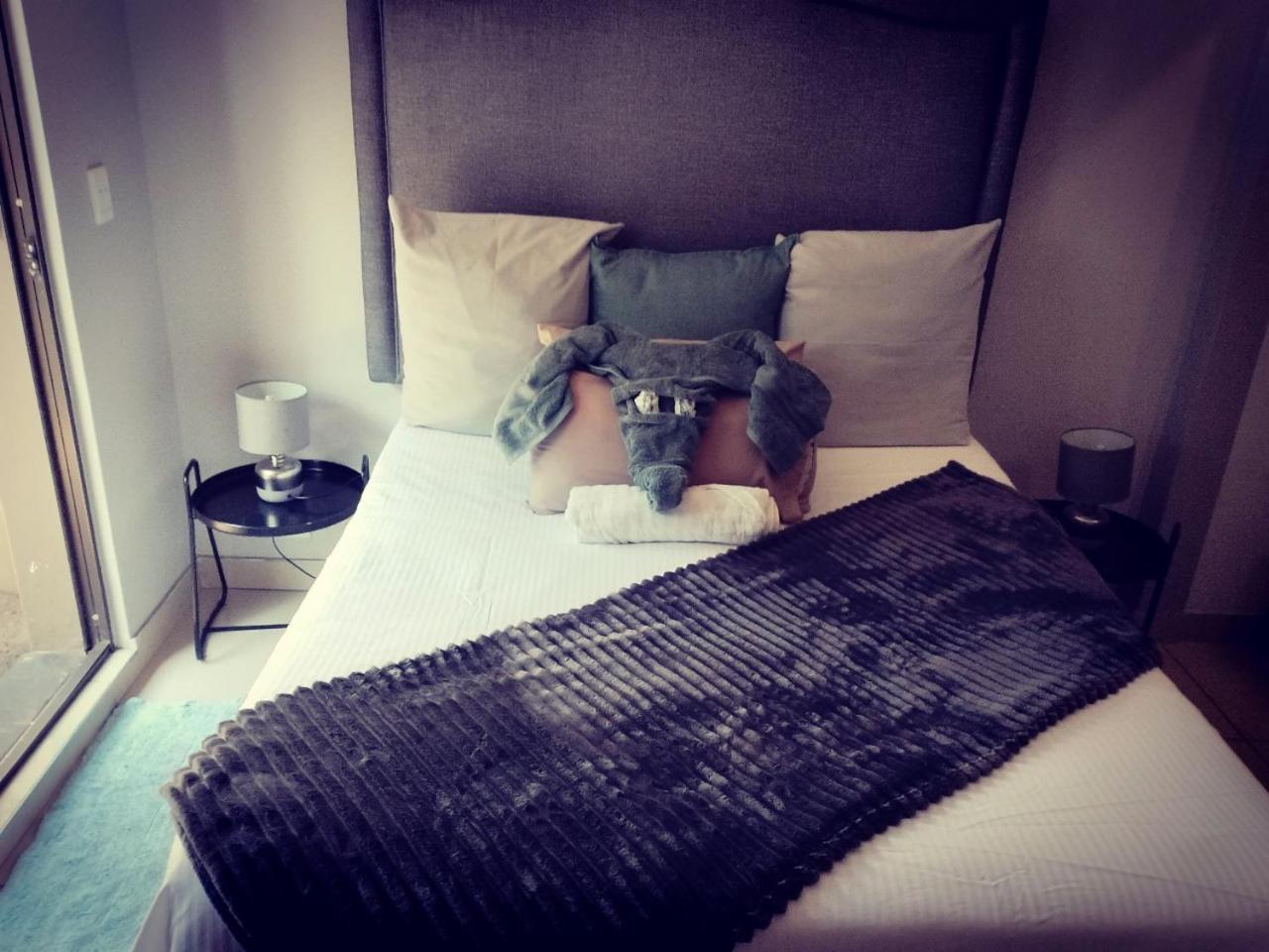 Atterbury Self Catering Studios Pretoria Bagian luar foto
