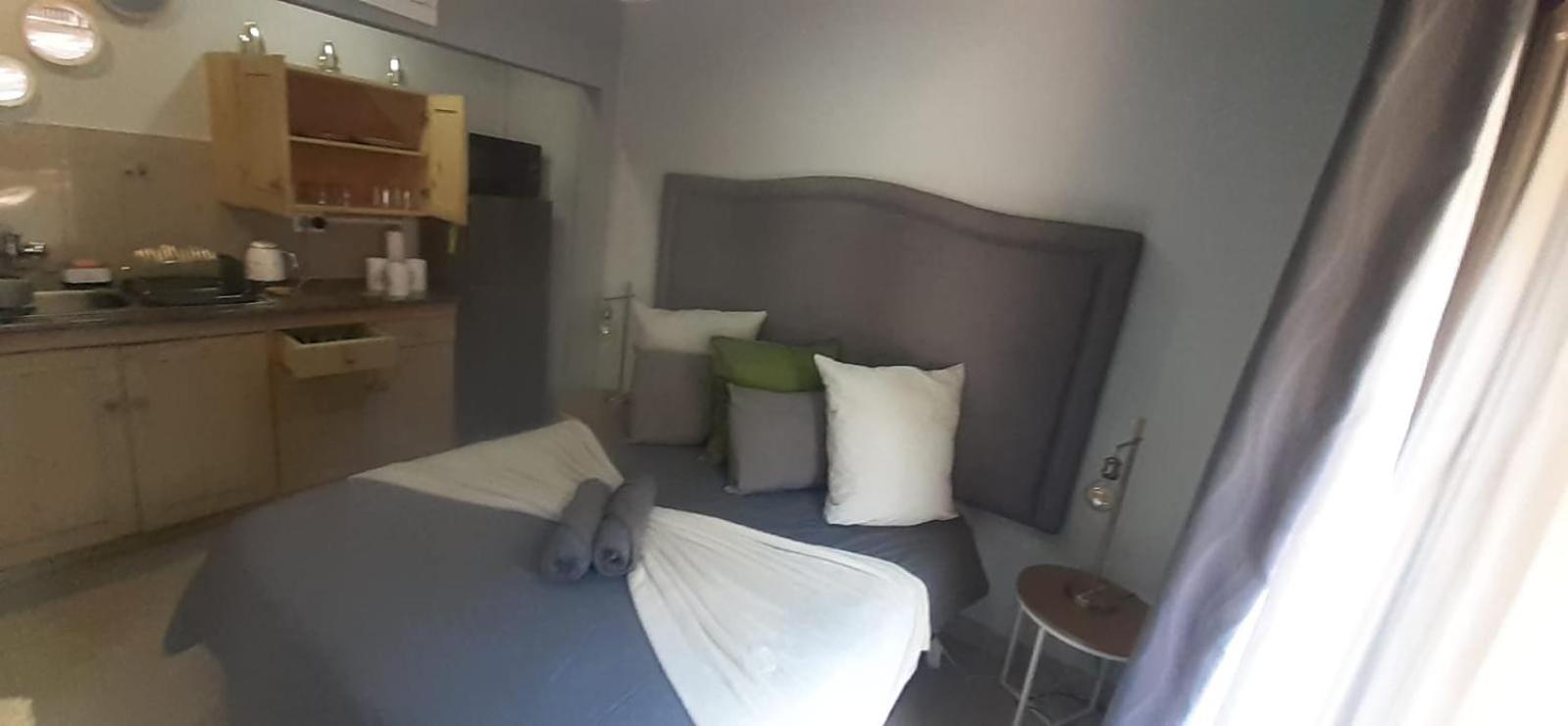 Atterbury Self Catering Studios Pretoria Bagian luar foto