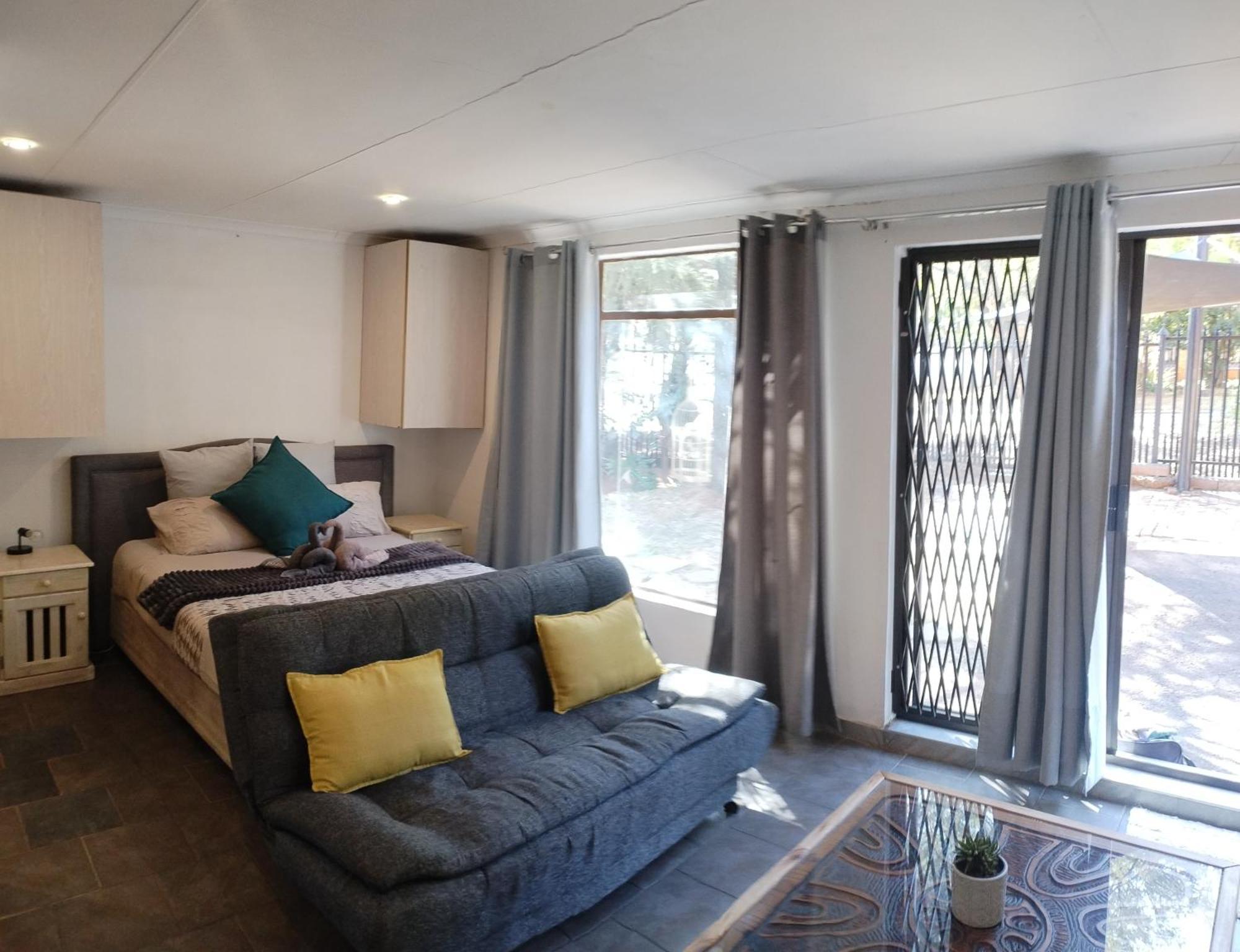 Atterbury Self Catering Studios Pretoria Bagian luar foto