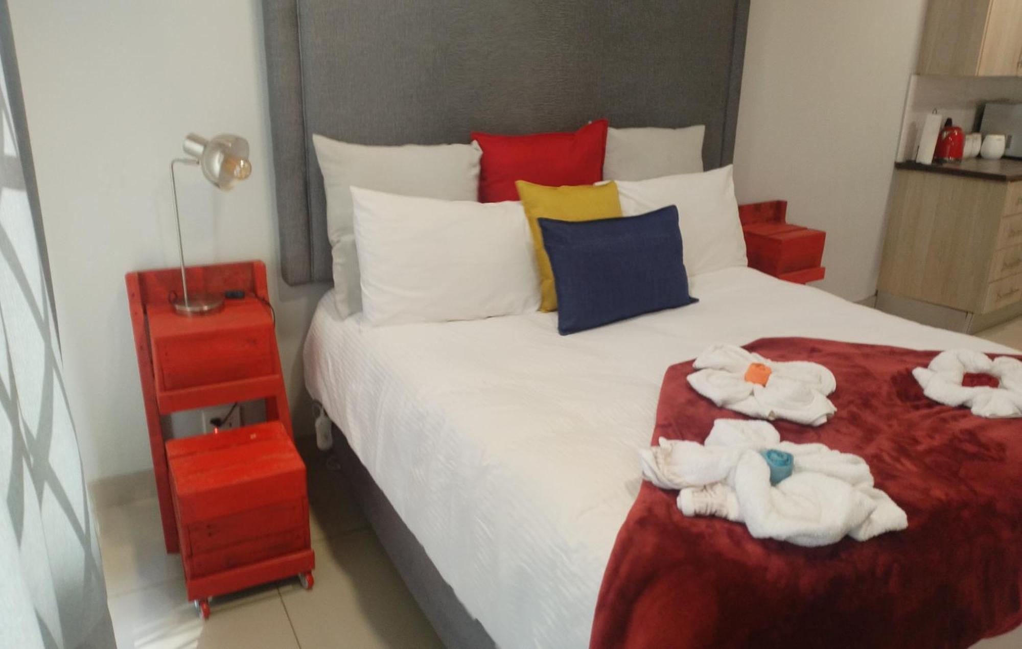Atterbury Self Catering Studios Pretoria Bagian luar foto