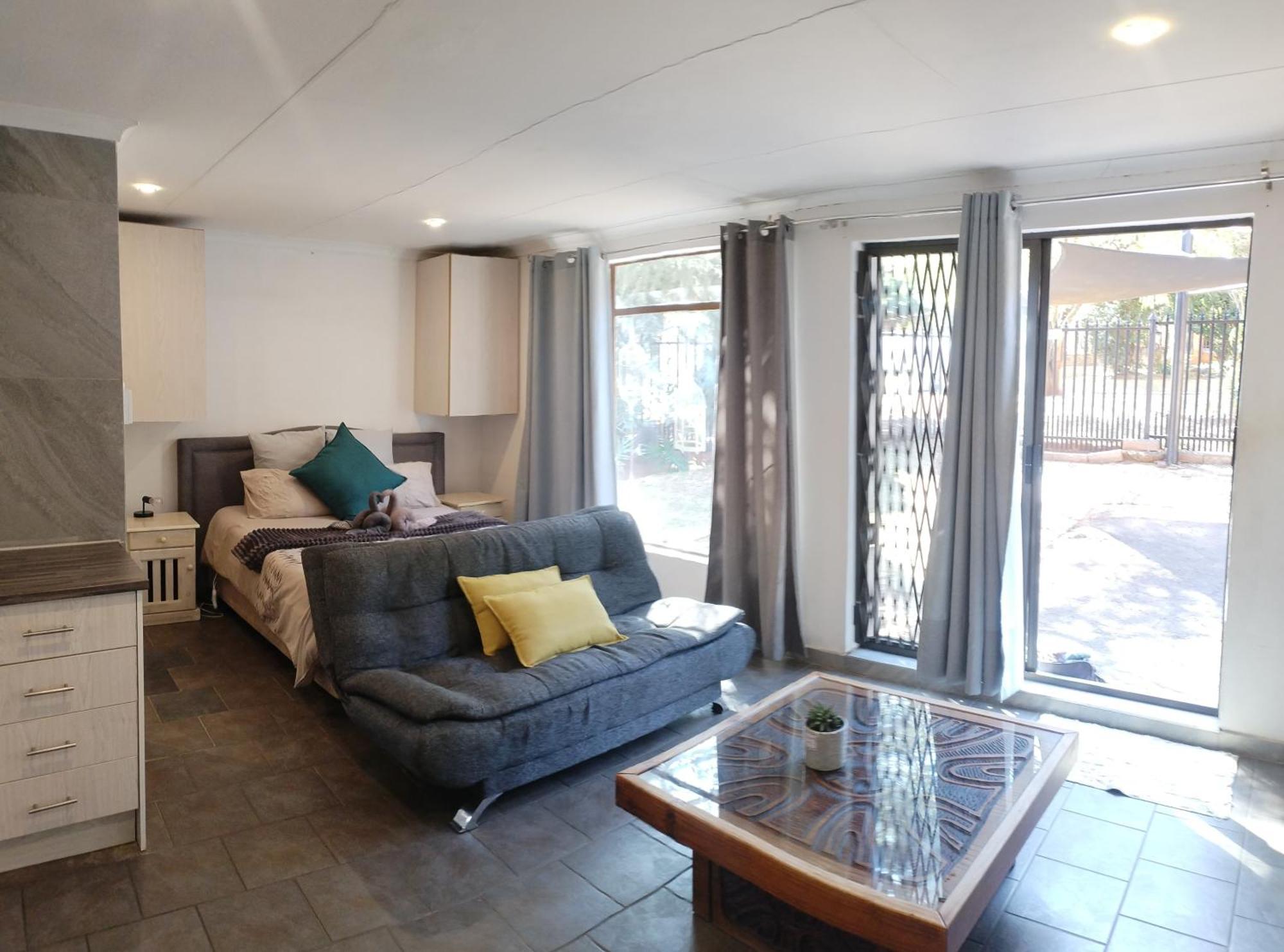 Atterbury Self Catering Studios Pretoria Bagian luar foto